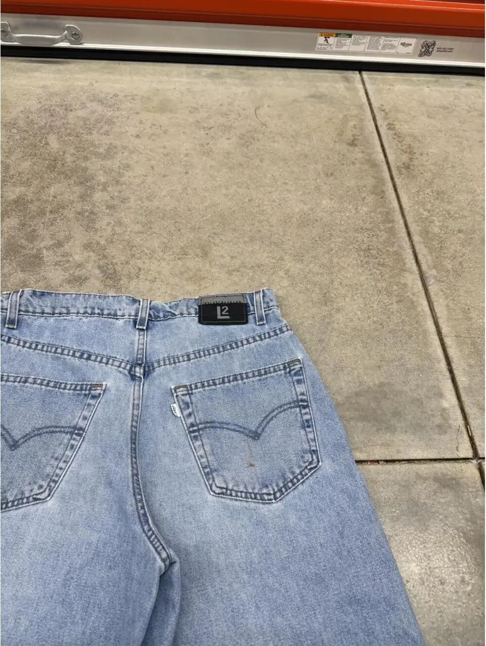 vintage levis faded blue relaxed baggy fit jean shorts jorts size 30
